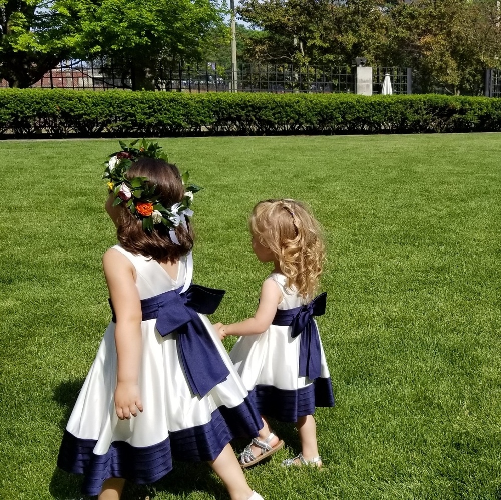 Adorable flower girl / party dress!